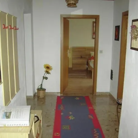 Ferienwohnung Am Waldrand * 瓦尔德明兴